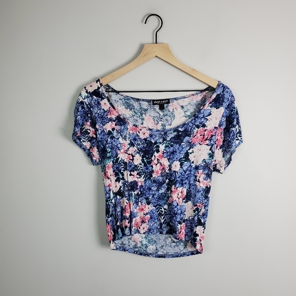 About A Girl Floral Crop Tee XL
